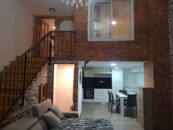 Tirane, jepet me qera apartament duplex 2+1 Kati 0, 70 m² 450 € (FRESKU)