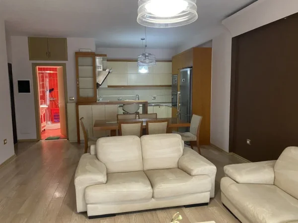 Tirane, jepet me qera apartament 2+1 Kati 4, 113 m² 700 € (Kopshti Zoologjik)