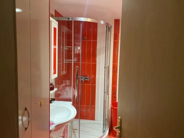 Tirane, jepet me qera apartament 2+1 Kati 4, 113 m² 700 € (Kopshti Zoologjik)