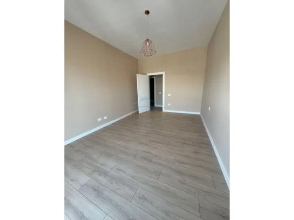 Tirane, shitet apartament 1+1 Kati 3, 94 m² 159.000 € (Sauk)