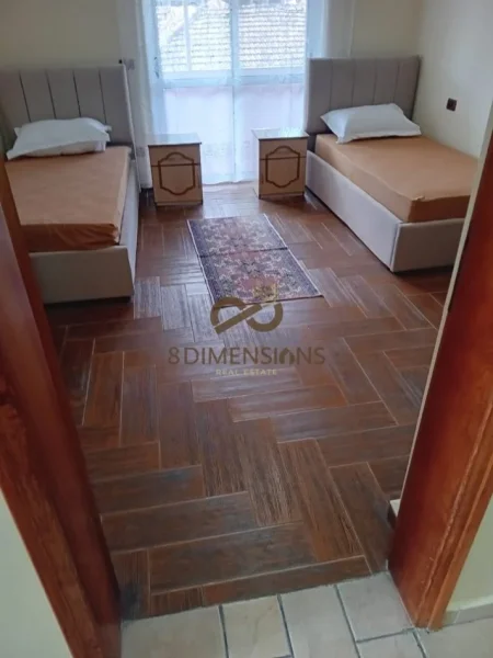 Tirane, jepet me qera apartament 3+1+Ballkon Kati 3, 85 m² 600 € (xhamllik)