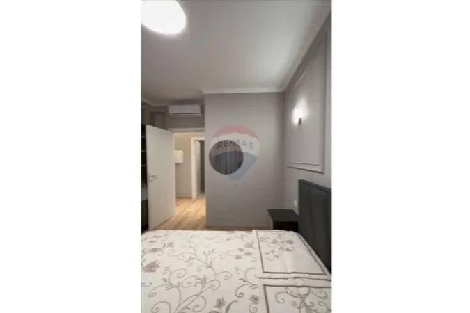 Tirane, jepet me qera apartament 1+1+Ballkon Kati 2, 72 m² 700 € (Rruga Muhamet Gjollesha)