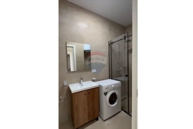 Tirane, jepet me qera apartament 1+1+Ballkon Kati 2, 72 m² 700 € (Rruga Muhamet Gjollesha)