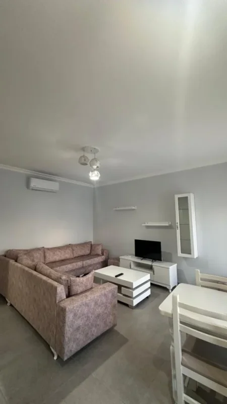 JEPET ME QERA AP 1+1 TEK MANGALEM 21 NE ALI DEM , 400 €uro , Mobilim shume i mire