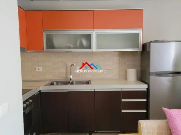 Tirane, jepet me qera apartament 1+1+Ballkon Kati 3, 75 m² 500 € (RRUGA KRISTAQ CAPO,ALI DEMI)