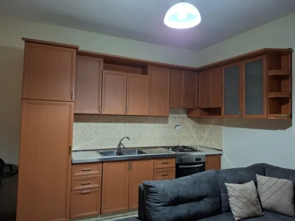 Tirane, jepet me qera apartament 1+1+Ballkon Kati 6, 70 m² 480 € (RRUGA E DIBRES)