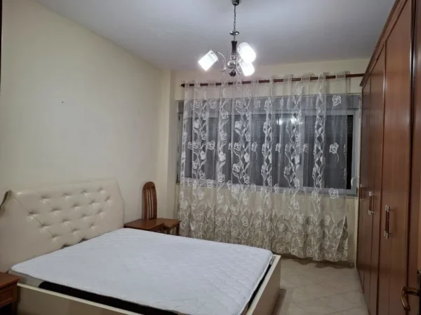 Tirane, jepet me qera apartament 1+1+Ballkon Kati 6, 70 m² 480 € (RRUGA E DIBRES)