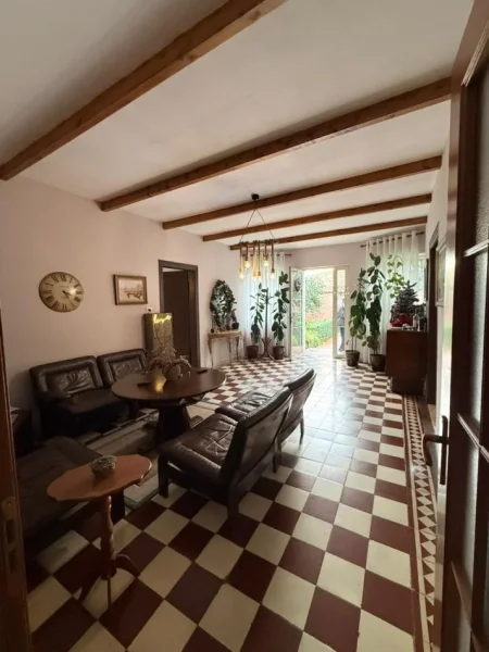 Tirane, jepet me qera shtepi 2+1+Ballkon Kati 0, 125 m² 2.000 € (Pazari i Ri)