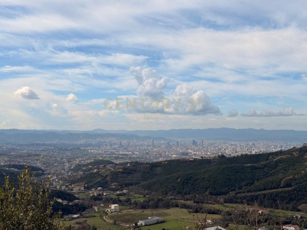 Tirane, shitet truall , 3.100 m² 250.000 € 