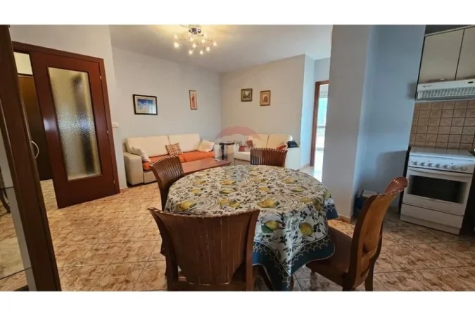 Tirane, jepet me qera apartament 1+1+Ballkon Kati 5, 70 m² 530 € (rruga e Kavajes)