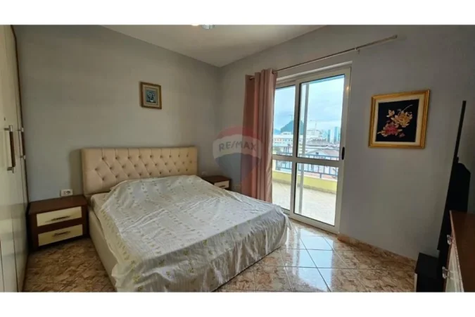 Tirane, jepet me qera apartament 1+1+Ballkon Kati 5, 70 m² 530 € (rruga e Kavajes)