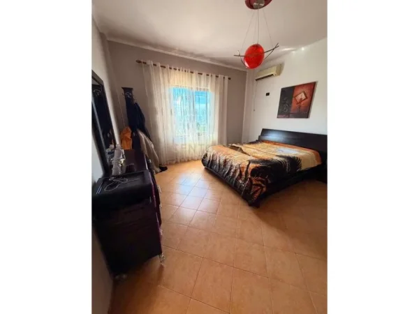 Tirane, shitet Vile 2 Katshe Kati 1, 1.010 m² 380.000 € 