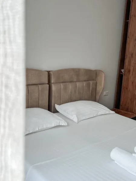 Tirane, jepet me qera apartament 1+1+Ballkon Kati 5, 60 m² 500 € (Rruga 5 Maji)