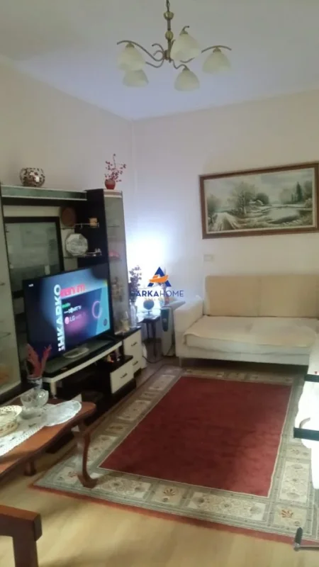 Tirane, jepet me qera apartament 1+1 Kati 2, 70 m² 450 €