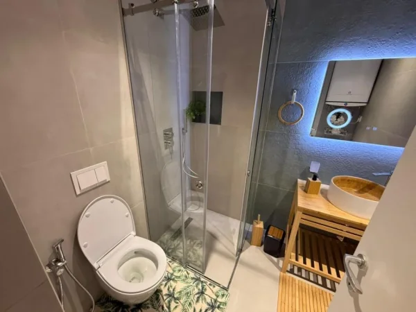 Tirane, jepet me qera apartament 1+1 Kati 1, 90000 Leke