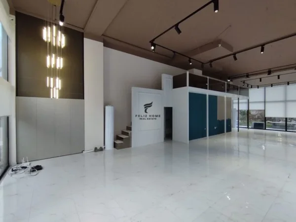 Tirane, jepet me qera dyqan Kati 0, 120 m² 1.200 € (DON BOSKO)