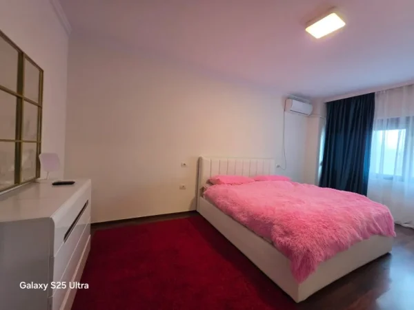Tirane, jepet me qera apartament 2+1 Kati 4, (Rr. Him Kolli)