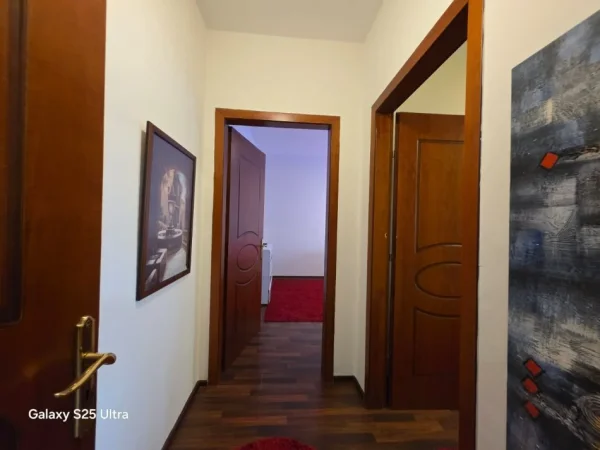 Tirane, jepet me qera apartament 2+1 Kati 4, (Rr. Him Kolli)