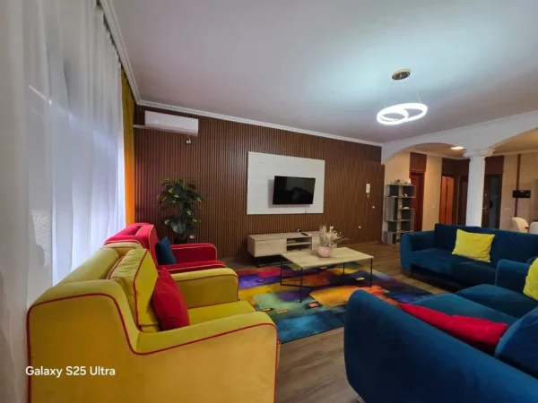 Tirane, jepet me qera apartament 2+1 Kati 4, (Rr. Him Kolli)