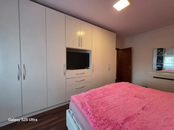 Tirane, jepet me qera apartament 2+1 Kati 4, (Rr. Him Kolli)