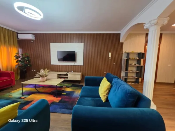 Tirane, jepet me qera apartament 2+1 Kati 4, (Rr. Him Kolli)