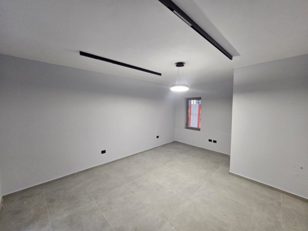 Tirane, jepet me qera ambjent biznesi Kati 0, 24 m² 480 € (AFER RRUGES SE KAVAJES)