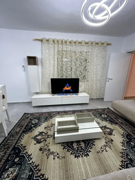 Tirane, jepet me qera apartament duplex 2+1+Ballkon Kati 2, 73 m² 624 € 