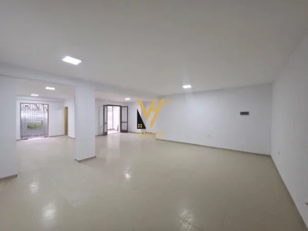 Tirane, shitet ambjent biznesi Kati 0, 90 m² 180.000 € (KOPSHTI BOTANIK)
