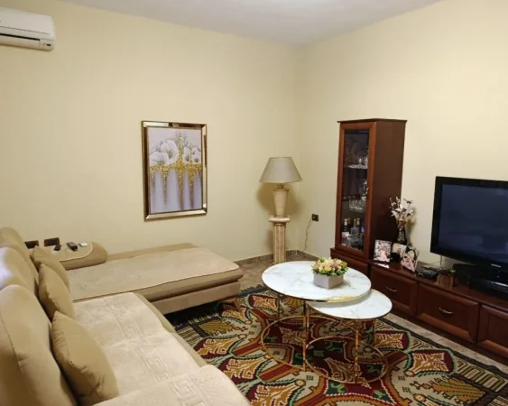 Tirane, jepet me qera Vile 4+1+Aneks+Ballkon Kati 4, 220 m² 2.100 € (rruga 5 maji)