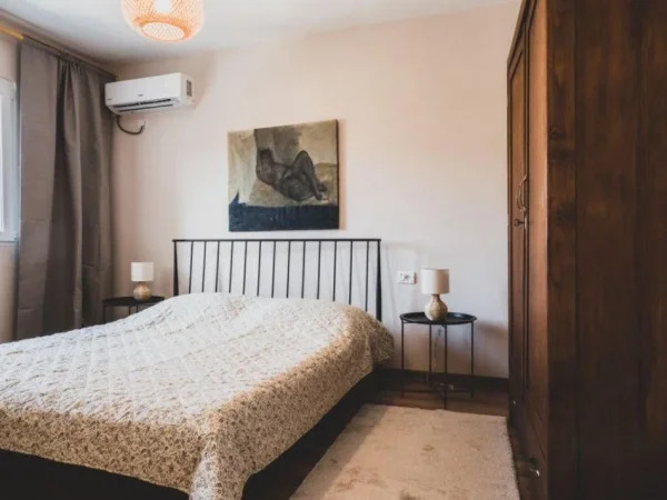 Tirane, jepet me qera apartament 1+1+Aneks Kati 4, 59 m² 650 € (rruga fortuzi)