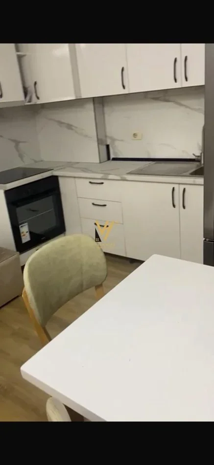 Tirane, jepet me qera apartament 2+1+Ballkon Kati 2, 90 m² 570 € (ASTIR)