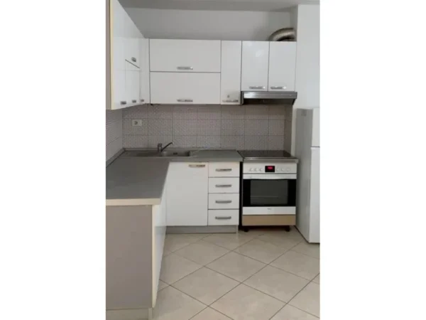 Tirane, jepet me qera apartament 2+1 Kati 4, 97 m² 500 € (Rruga Joklin Persi, Unaza e Re)