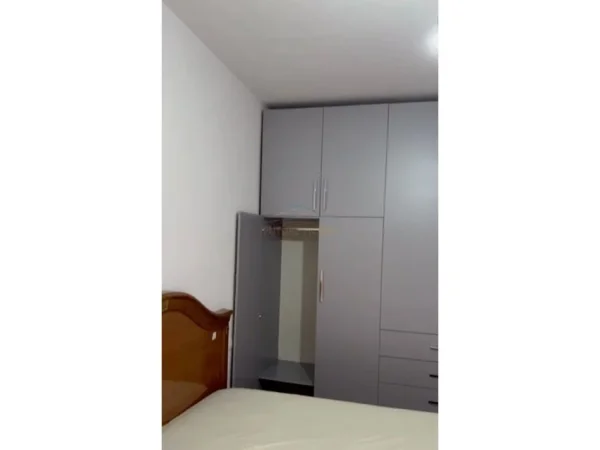 Tirane, jepet me qera apartament 2+1 Kati 4, 97 m² 500 € (Rruga Joklin Persi, Unaza e Re)