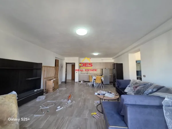 Vlore, jepet me qera apartament 2+1+Ballkon Kati 4, 85 m² 500 € (Rruga Çajupi)