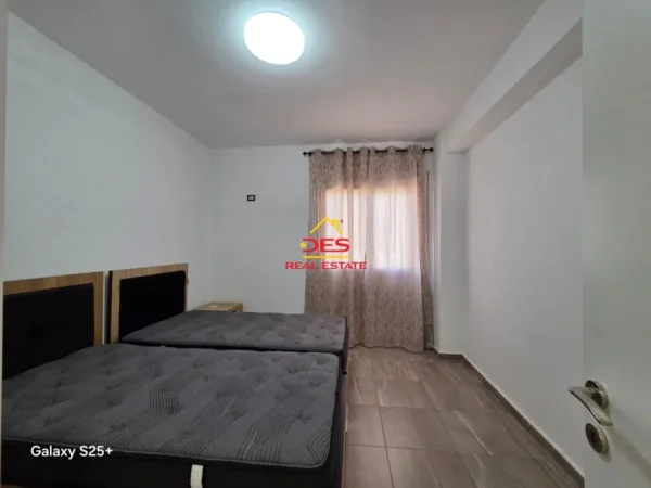Vlore, jepet me qera apartament 2+1+Ballkon Kati 4, 85 m² 500 € (Rruga Çajupi)