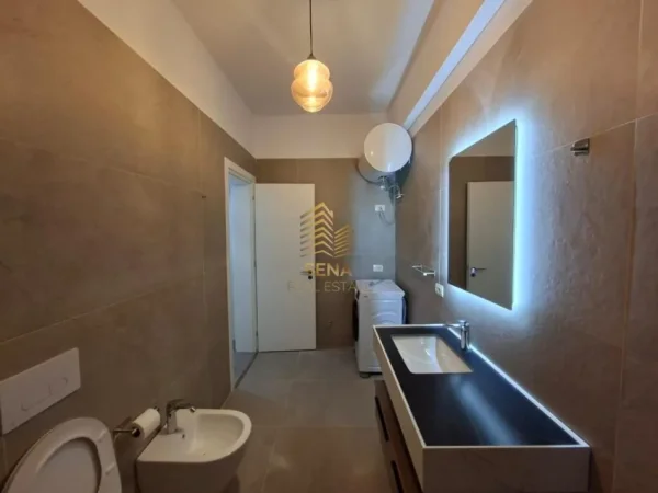 Tirane, jepet me qera apartament 1+1+Ballkon Kati 2, 85 m² 550 € (Brryl)