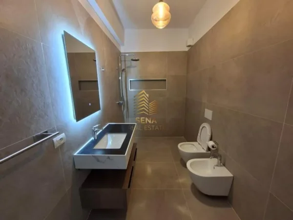 Tirane, jepet me qera apartament 1+1+Ballkon Kati 2, 85 m² 550 € (Brryl)