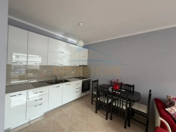 Durres, jepet me qera apartament 2+1 Kati 4, 85 m² 500 € (Plazh Rrota e Kuqe, Durrës)