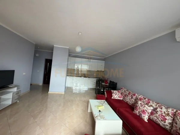 Durres, jepet me qera apartament 2+1 Kati 4, 85 m² 500 € (Plazh Rrota e Kuqe, Durrës)