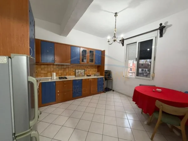 Durres, jepet me qera apartament 2+1 Kati 2, 57 m² 400 € (Vollga, Durres)