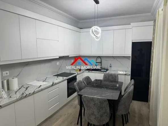 Tirane, jepet me qera apartament 2+1+Ballkon Kati 3, 120 m² 653 € (RRUGA HAJREDIN KUMBARO,SAUK)
