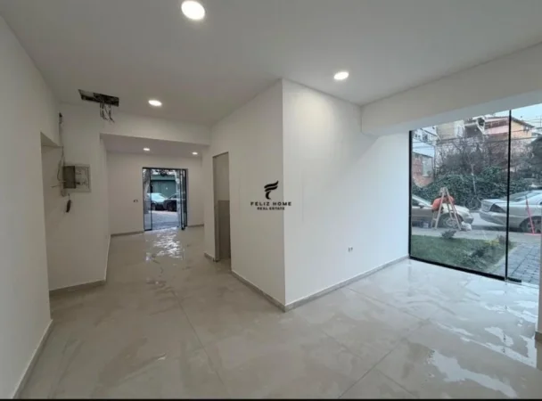 Tirane, shitet dyqan Kati 0, 49 m² 250.000 € (XHAMLLIKU)