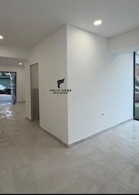 Tirane, shitet dyqan Kati 0, 49 m² 250.000 € (XHAMLLIKU)