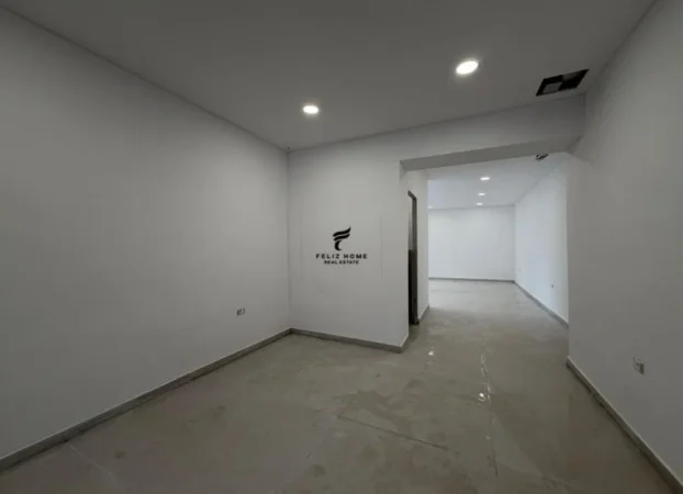 Tirane, shitet dyqan Kati 0, 49 m² 250.000 € (XHAMLLIKU)