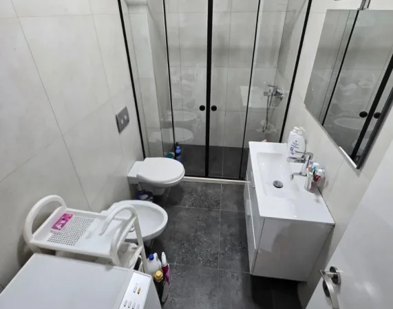 Tirane, shitet apartament 1+1+Ballkon Kati 6, 67 m² 138.000 € (Rruga Bedri Karapici)