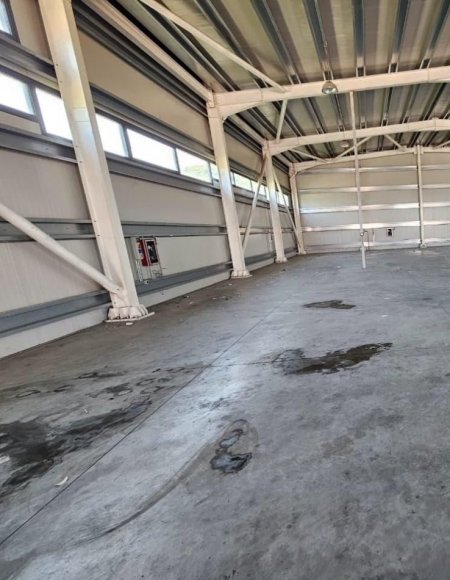 Tirane, jepet me qera magazine , 1.050 m² 650 € (AUTOSTRADA KASHAR-THUMAN)