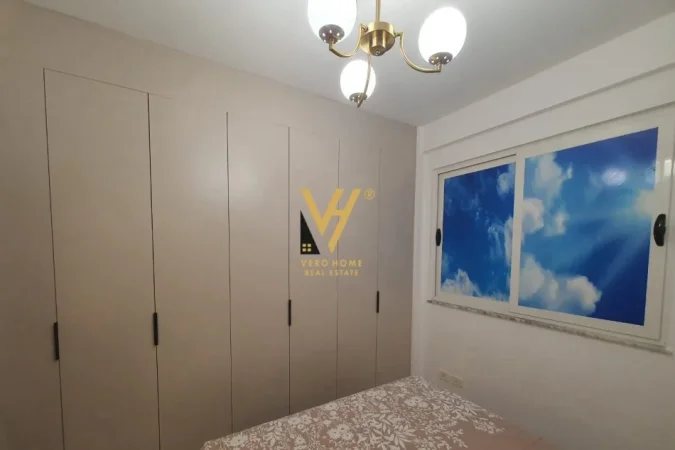 Tirane, jepet me qera apartament 1+1+Ballkon Kati 3, 60 m² 570 € (KODRA E DIELLIT)