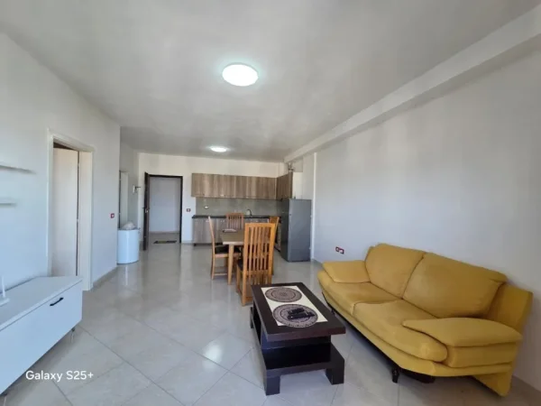 Vlore, jepet me qera apartament 1+1+Ballkon Kati 9, 70 m² 350 € (Rruga Gjergj Arianiti)