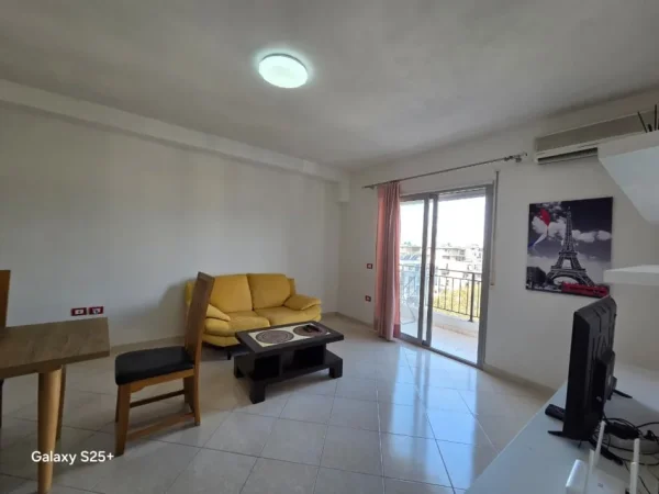 Vlore, jepet me qera apartament 1+1+Ballkon Kati 9, 70 m² 350 € (Rruga Gjergj Arianiti)