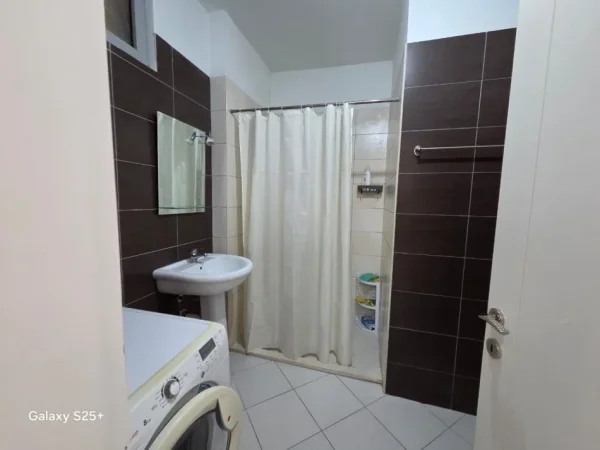 Vlore, jepet me qera apartament 1+1+Ballkon Kati 9, 70 m² 350 € (Rruga Gjergj Arianiti)